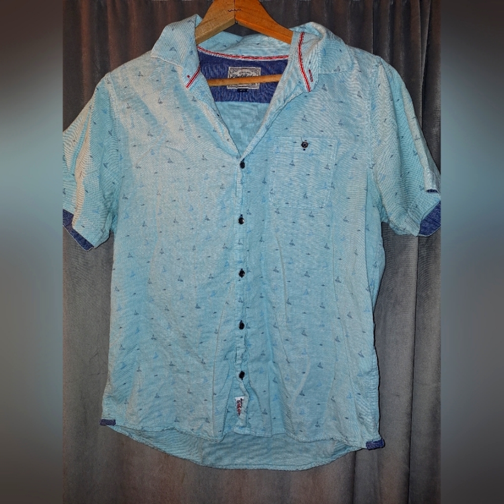 Mens Flag & Anthem size LG button up short sleeve tee